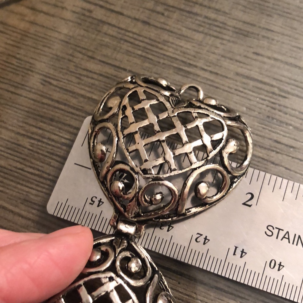 Vintage Filigree Open Cage Heart Necklace - Picture 11 of 17